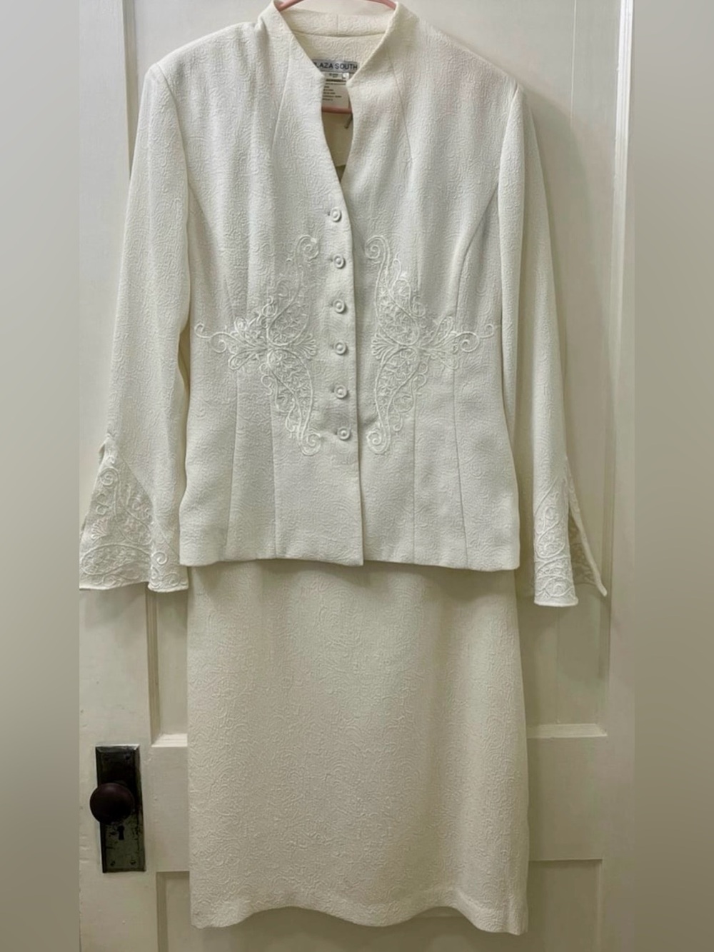 Plaza South Vintage Elegant White Embroidered Women's Jacket and Skirt Set